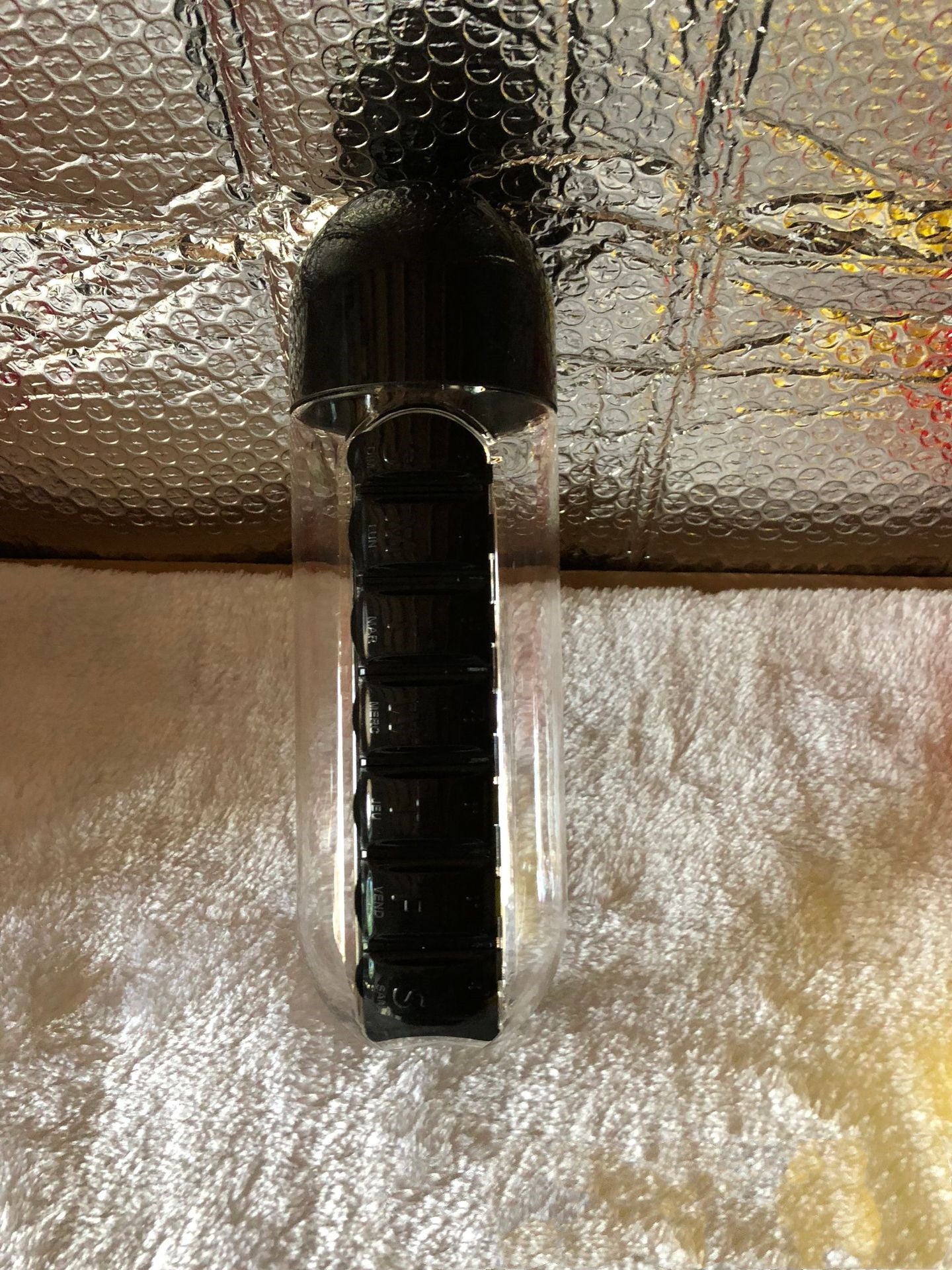 Gourde pilulier 600ml en situation d'utilisation