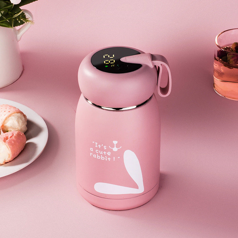 Détail du bouchon et de la paille du thermos connecté