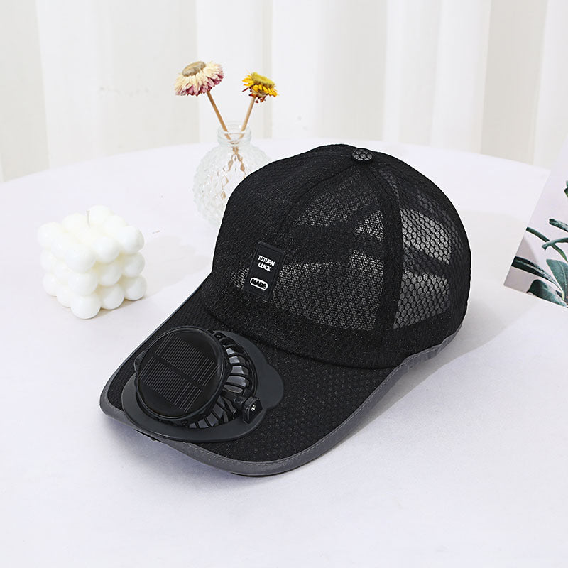 Détail du panneau solaire de la casquette Breeze