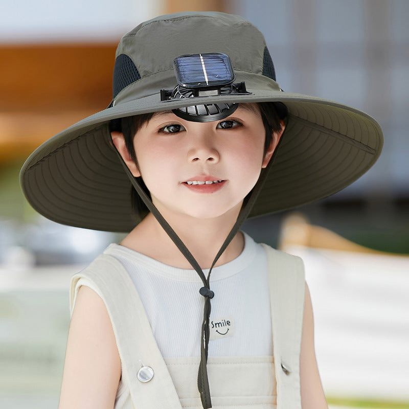 Casquette solaire puissante Breeze portée en extérieur
